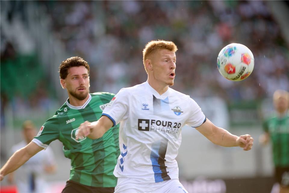 Laurin Curda (r) sorgte für die Vorlage zum 1:0. Bernd Thissen/dpa
