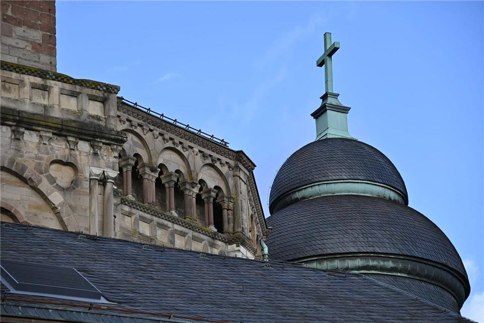 Laut Bistum Trier ist auch eine kirchenrechtliche Voruntersuchung gegen den Mann eingeleitet worden. (Archivbild)Harald Tittel/dpa