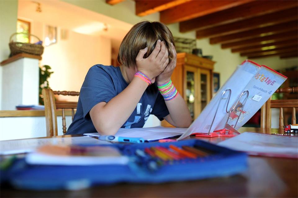 Laut DAK-Gesundheit erhalten immer mehr Kinder und Jugendliche in Niedersachsen eine ADHS-Diagnose. (Symbolbild)Julian Stratenschulte/dpa/dpa-tmn