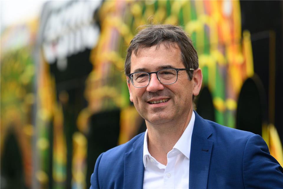Laut ESMC-Präsident Christian Koitzsch soll das Dach der Fabrik noch in diesem Jahr fertig werden und der Innenausbau beginnen.Robert Michael/dpa