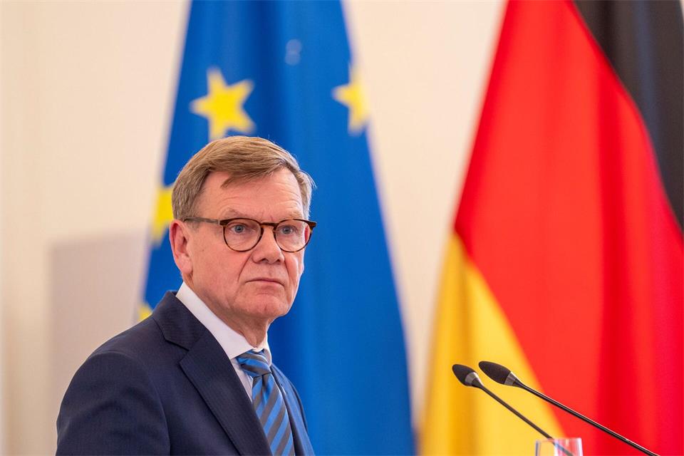 Laut Einschätzung von Außenminister Johann Wadephul (CDU) würde die AfD Deutschland in Europa isolieren. (Archivbild)Andreas Arnold/dpa