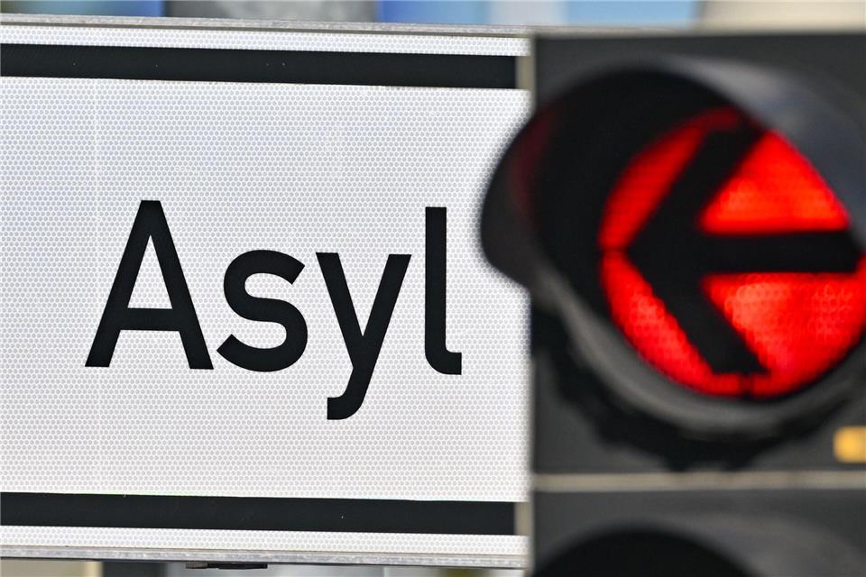 Hunderte Asylbewerber in Brandenburg untergetaucht Laut Innenminister René Wilke gab es in diesem Jahr bereits Hunderte Fahndungen nach untergetauchten Asylbewerbern. (Symbolbild)Patrick Pleul/dpa