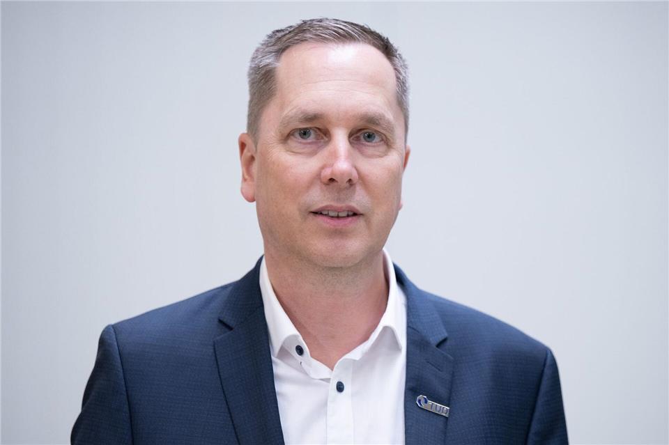 Laut Institutsdirektor Maik Gude soll das Forschungsflugzeug schließen wir die entscheidende Lücke zwischen Theorie und praktischer Anwendung. Sebastian Kahnert/dpa