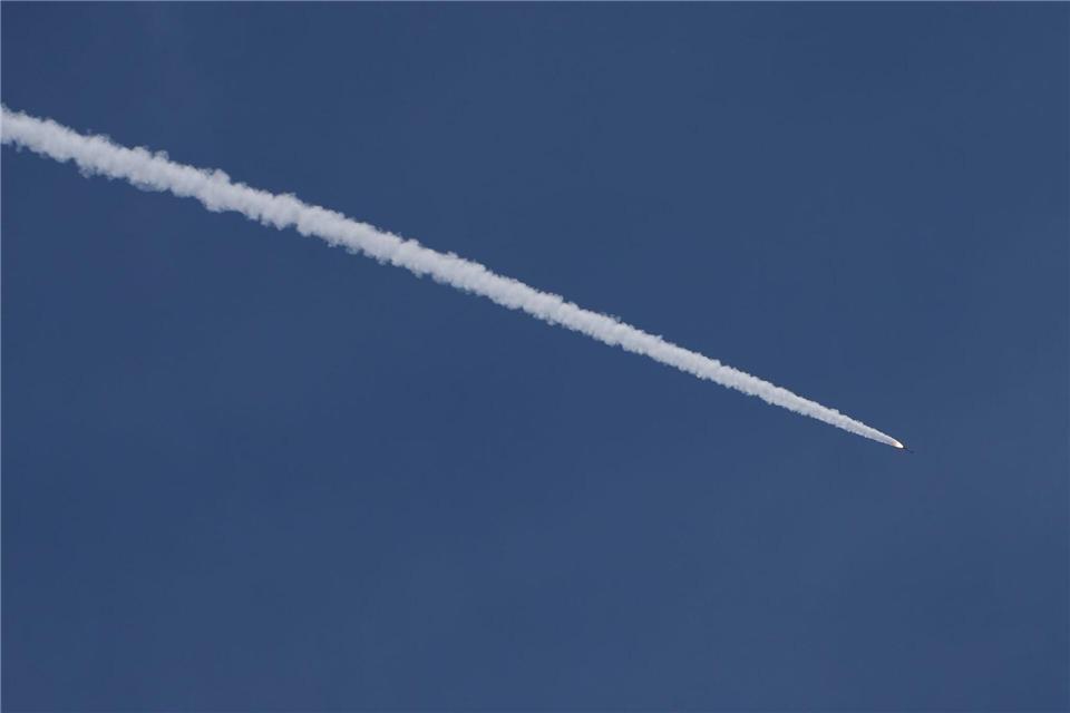 Laut Israels Armee feuerte die Hisbollah allein am Sonntag 35 Geschosse auf Israel.Ariel Schalit/AP/dpa