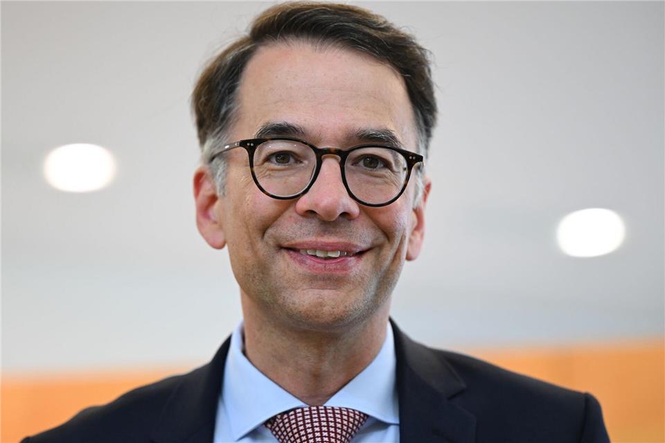 Laut Justizminister Christian Heinz wird es immer einfacher, sexualisierte Deepfakes zu erstellen. (Archivbild)Arne Dedert/dpa