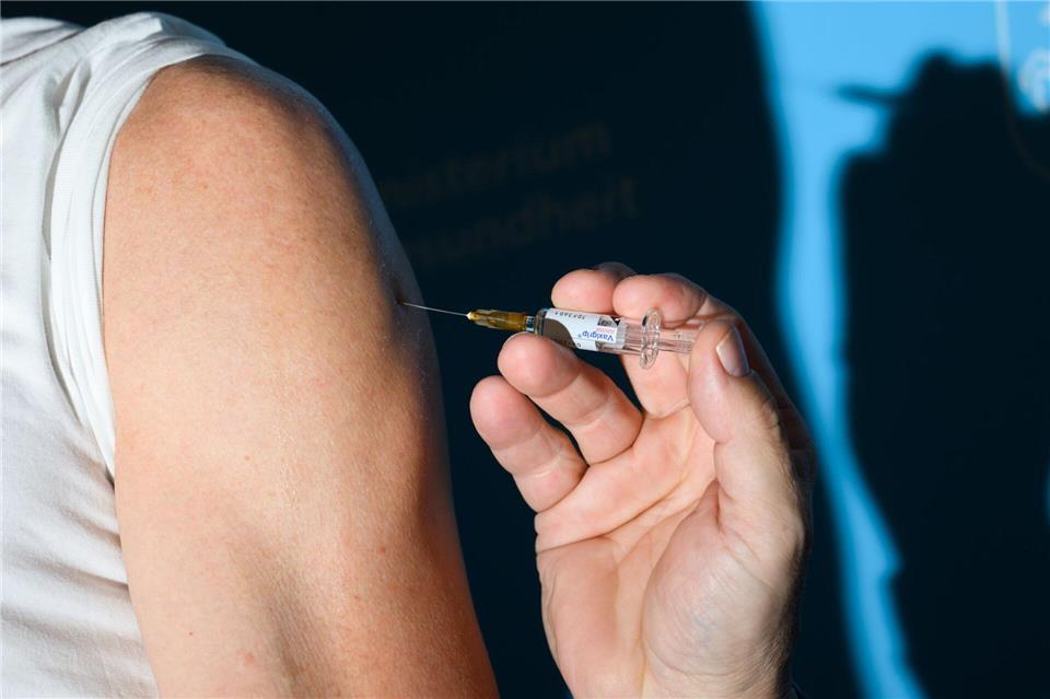 Laut Kassenärztlicher Vereinigung wurden in der vergangenen Grippesaison rund 1,2 Millionen Influenza-Impfungen verabreicht.Julian Stratenschulte/dpa