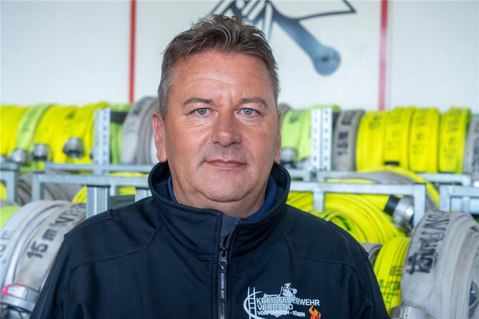 Laut Kay Mittelbach, Vorsitzender des Kreisfeuerwehrverbands Vorpommern-Rügen, müssen aktuell ungewöhnlich viele Feuerwehrschläuche gereinigt werden.Stefan Sauer/dpa