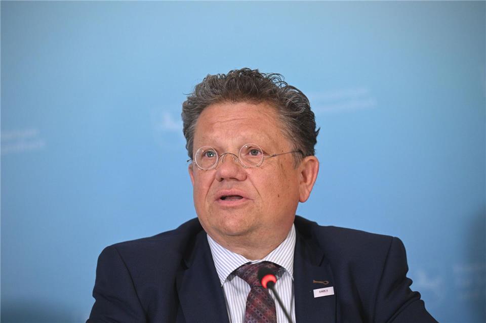 Laut Minister Philippi hapert es am Jugendschutz bei Kinder-Influencern. (Archivbild)Julian Stratenschulte/dpa