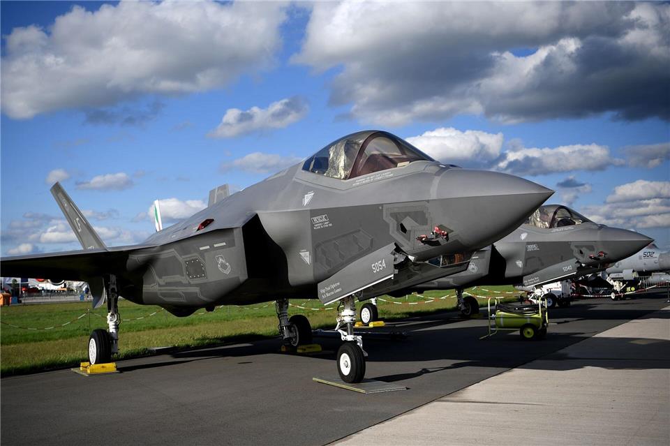 Laut Nato haben italienische Kampfpiloten die russischen Flugzeuge mit Jets vom Typ F-35 abgefangen. (Archivbild) Britta Pedersen/dpa-Zentralbild/dpa