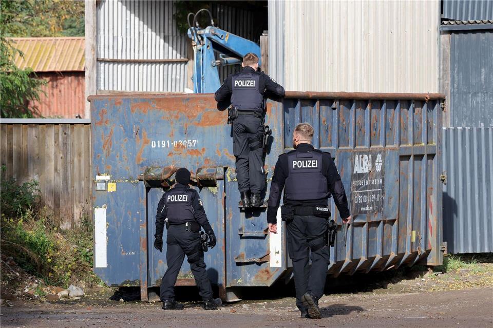 Laut Polizei fehlen konkrete Anhaltspunkte bei der Suche nach dem vermissten achtjährigen Fabian.Bernd Wüstneck/dpa
