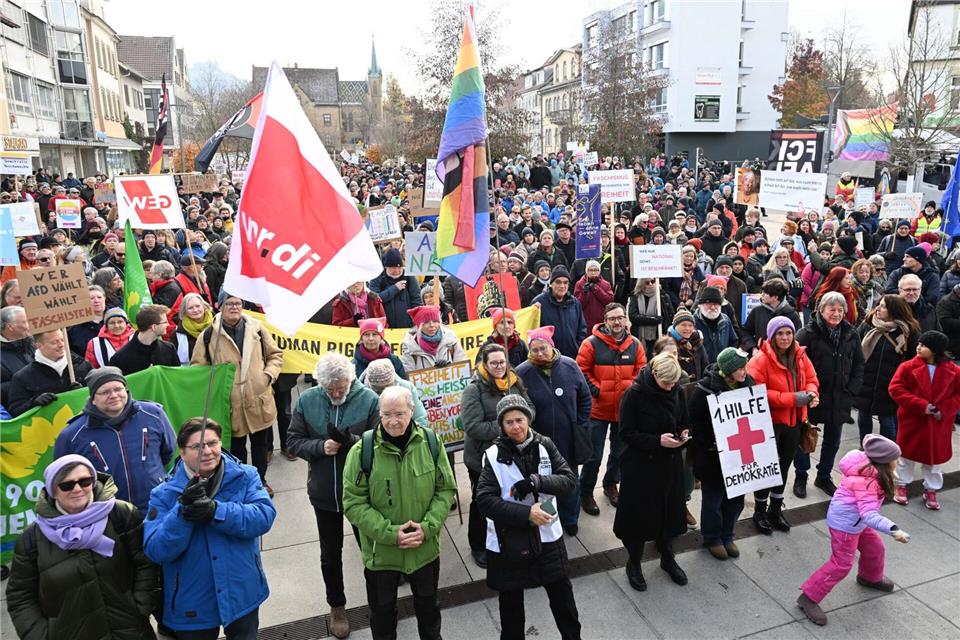 Laut Polizei gab es drei Gegenkundgebungen. Bernd Weißbrod/dpa