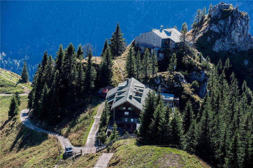 Laut Polizei war der Wanderer nahe dem August-Schuster-Haus in Unterammergau unterwegs, als er schwer stürzte. (Archivbild)picture alliance / dpa