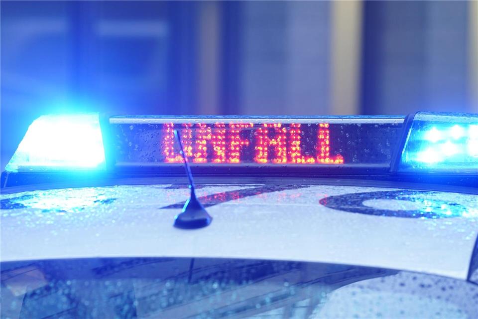 Laut Polizei wurden bei dem Unfall fünf Menschen verletzt. (Symbolbild)Marcus Brandt/dpa