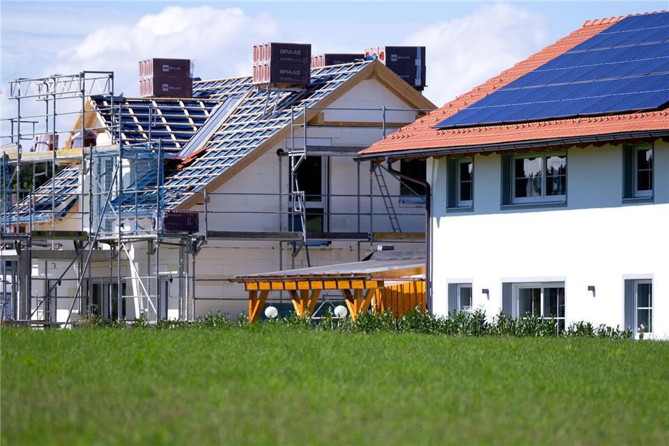 Laut Studie des IfW Kiel ist es heute schwieriger, Eigenkapital für eine Immobilie anzusparen als früher. (Symbolbild)Sven Hoppe/dpa