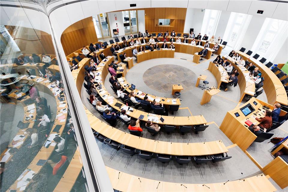 Laut Studien wünschen sich Jugendliche in Deutschland mehr Mitsprache bei politischen Entscheidungen. (Archivbild) Lando Hass/dpa