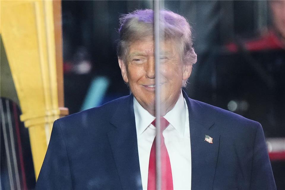 Laut Trump ist die Straße von Hormus offen.  Alex Brandon/AP/dpa
