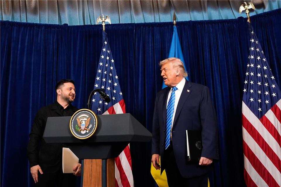 Laut US-Präsident Trump sind die Verhandlungen über einen Frieden in der Ukraine auf einem guten Weg. (Archivbild)Alex Brandon/AP/dpa