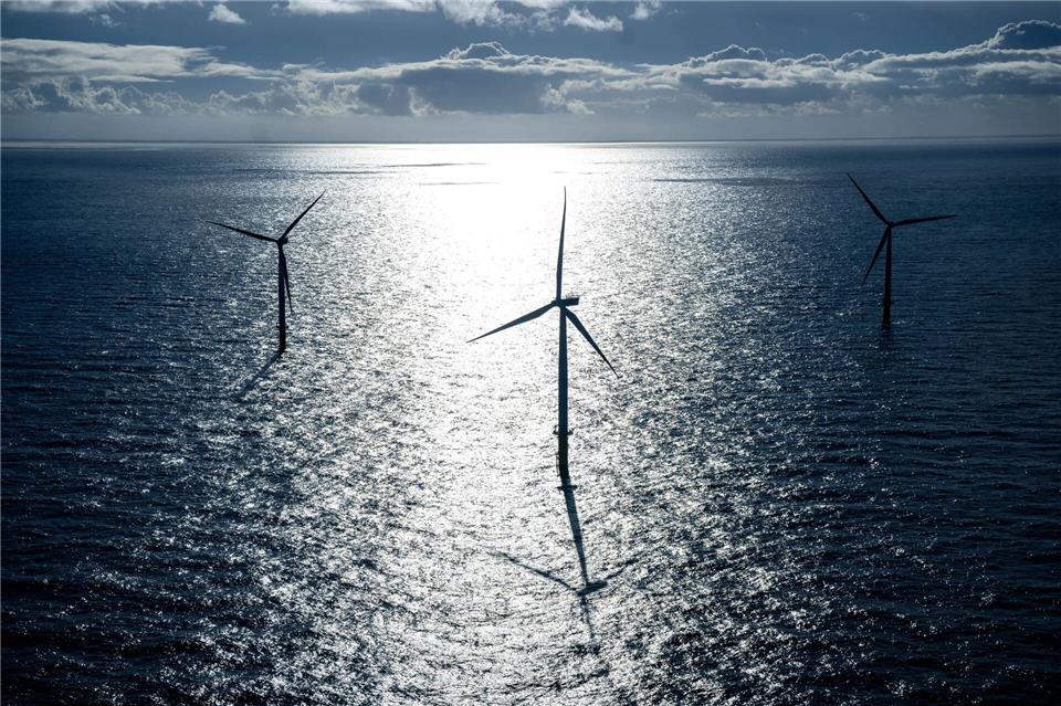 Laut dem Bundeswirtschaftsministerium regelt das Windenergie-auf-See-Gesetz, dass Zuschläge nicht zurückgegeben werden dürften. (Symbolbild)Sina Schuldt/dpa
