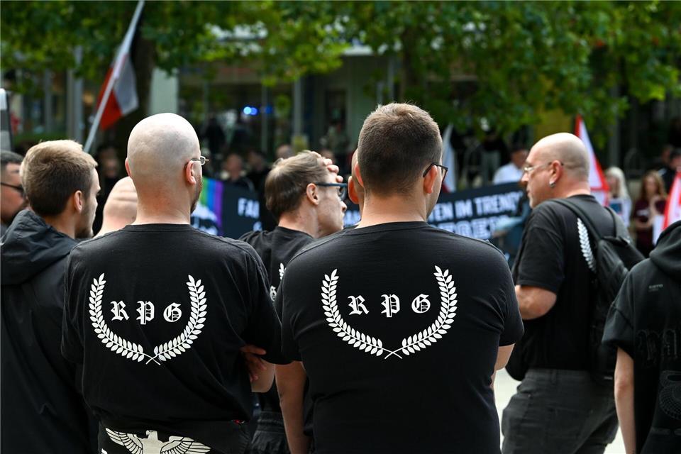 Laut dem Verfassungsschutz Sachsen-Anhalt treten rechtsextremistische Jugendgruppen bislang überwiegend mit Aktionen gegen Veranstaltungen im Rahmen des Christopher Street Day öffentlich in Erscheinung. (Archivbild)Heiko Rebsch/dpa