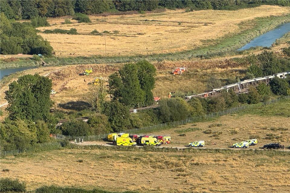 Laut der British Transport Police befinden sich Rettungskräfte und die Feuerwehr am Einsatzort.Pa/PA Wire/dpa