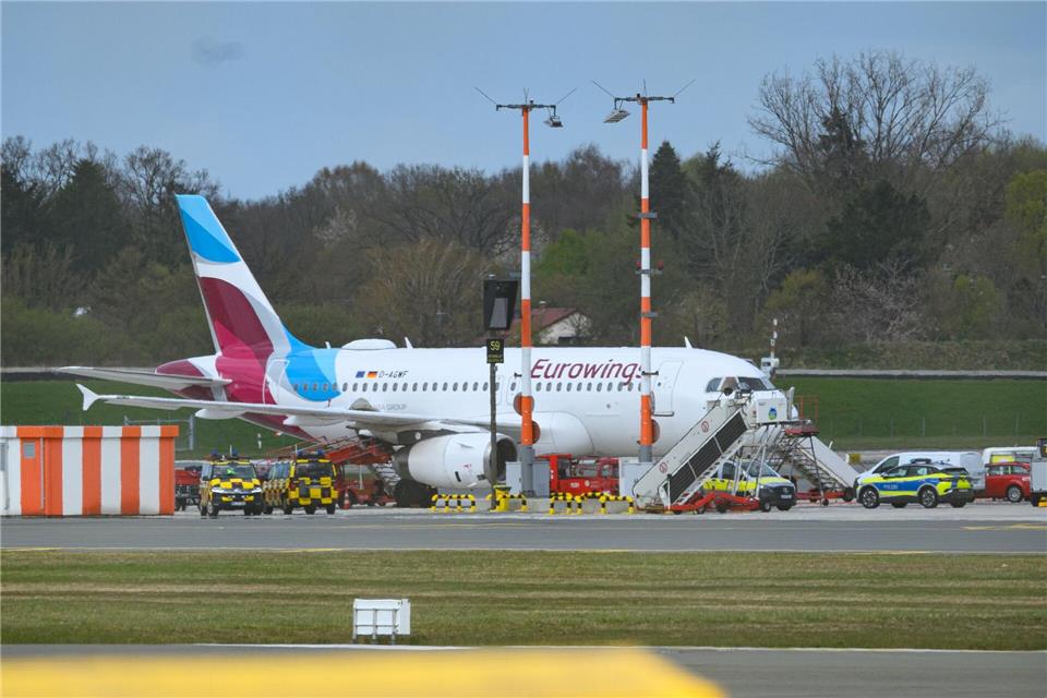 Laut der Flugdatenplattform Flightradar24 war das Flugzeug am Nachmittag am Hamburger Flughafen abgehoben, wo es keine Stunde später auch wieder landete.Jonas Walzberg/dpa