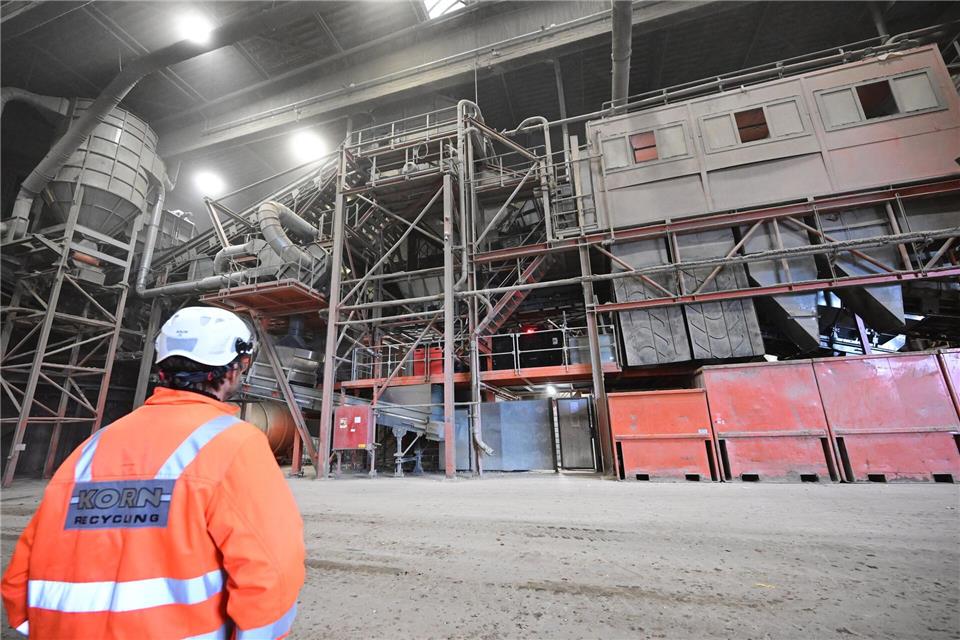 Laut einem Bericht des Fraunhofer-Instituts IIS kommt es in deutschen Müll- und Sortieranlagen jährlich zu mehr als 10.000 Feuern.Bernd Weißbrod/dpa