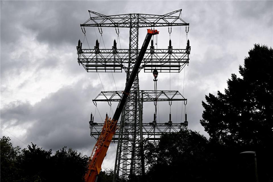 Laut einer Umfrage hat knapp jeder Dritte Sorge, von einem Stromausfall wie in Berlin betroffen zu sein. Britta Pedersen/dpa