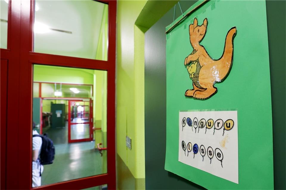Umfrage: Schulleitungen am Limit - großer Wechselwille  Laut einer Umfrage sind Führungskräfte an Schulen in Deutschland sehr häufig überlastet.