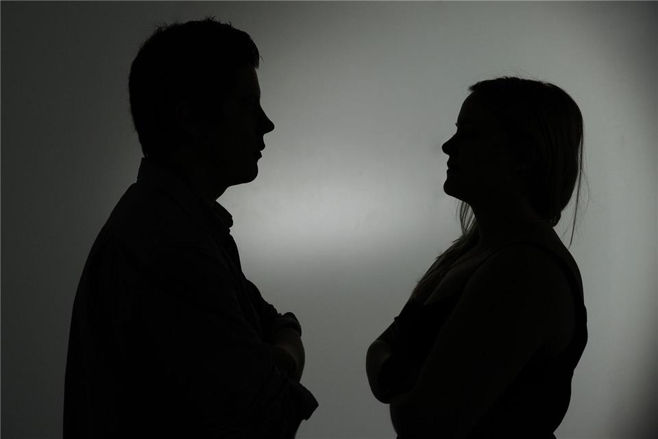 Laut einer neuen YouGov-Umfrage nehmen viele Deutsche den Umgangston heute rauer wahr als vor fünf Jahren. (Symbolbild)picture alliance / dpa