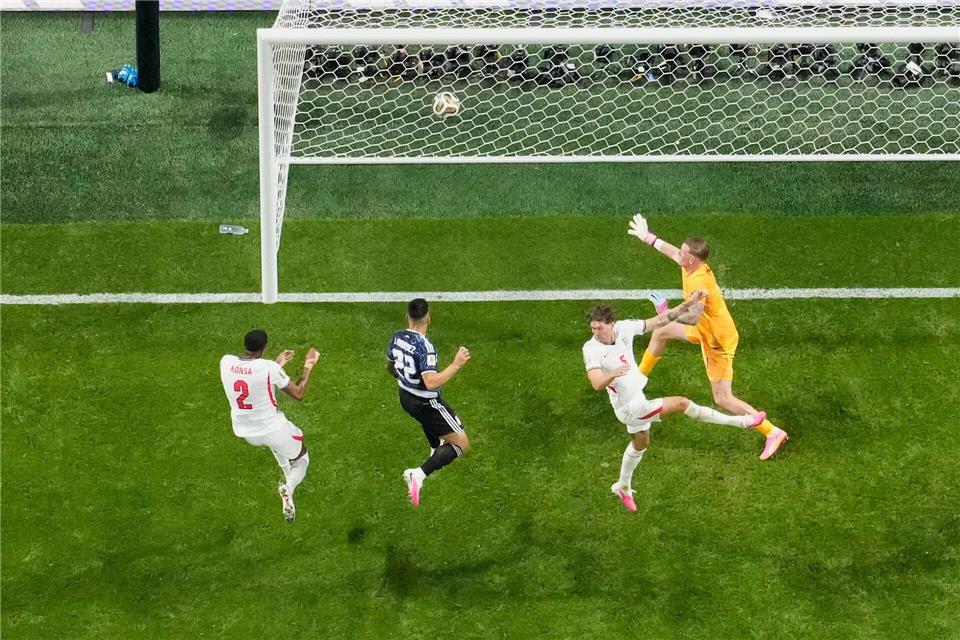 Lautaro Martinez trifft zum 2:1 für Argentinien.Chris Carlson/AP/dpa