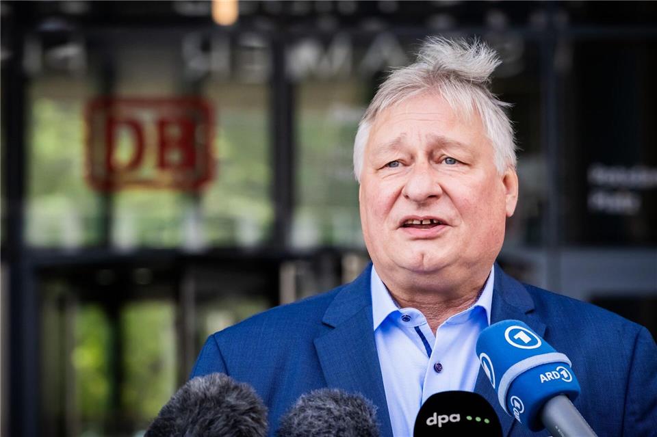 Lautester Gegner der möglichen Berufung Rompfs als Chef der InfraGo war EVG-Chef Martin Burkert. (Archivbild)Christoph Soeder/dpa