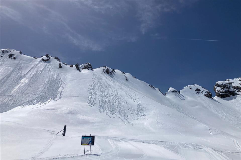 Lawinen können abseits der Piste abgehen. (Archivbild) Sabine Dobel/dpa