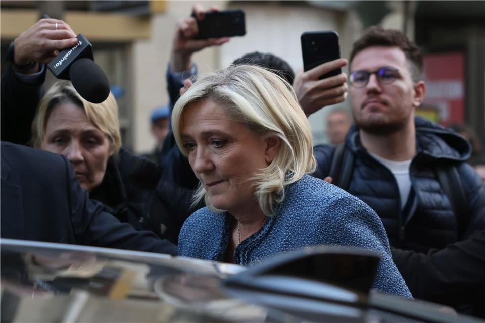 Le Pen kritisierte ihre Verurteilung in erster Instanz harsch. (Archivbild)Thomas Padilla/AP/dpa
