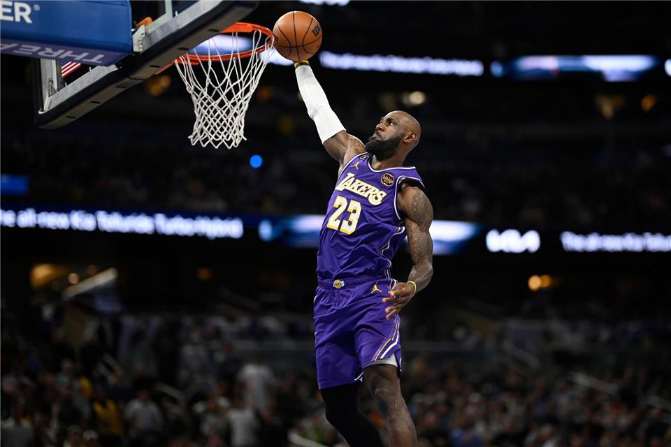 LeBron James hat nun die meisten Spiele in der NBA-Geschichte absolviert.Phelan M. Ebenhack/AP/dpa