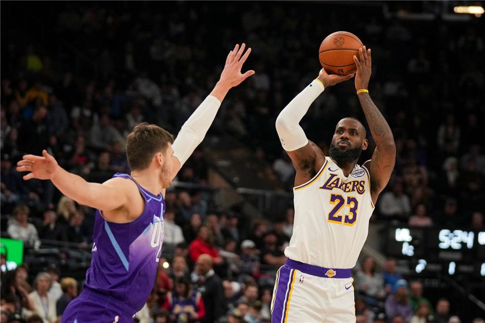 LeBron James ist nicht in Form und traf erneut keinen Dreier.Bethany Baker/AP/dpa