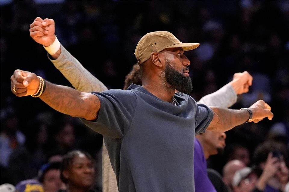 LeBron James war in dieser Saison meistens als Cheerleader aktiv. (Archivfoto)Mark J. Terrill/AP/dpa