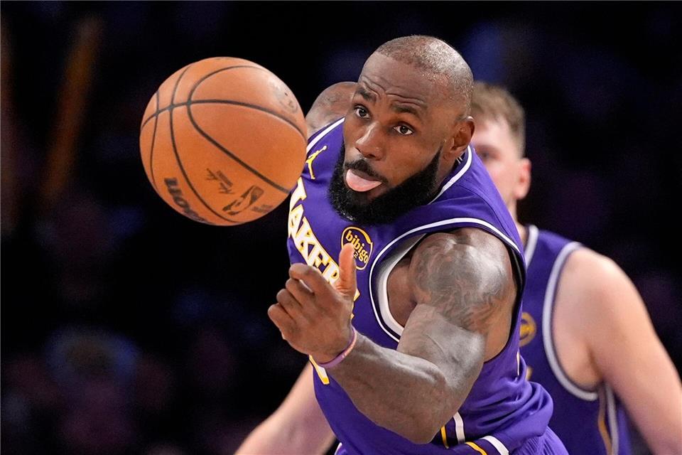LeBron greift zu: Lakers-Star dominiert Rebound gegen die BucksMark J. Terrill/AP/dpa