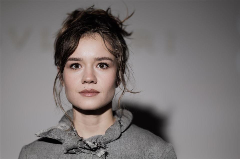 Lea Drinda spielt eine der Hauptrollen in der neuen Disney+-Serie „City of Blood“, die im September startet. (Archivbild)Christoph Soeder/dpa