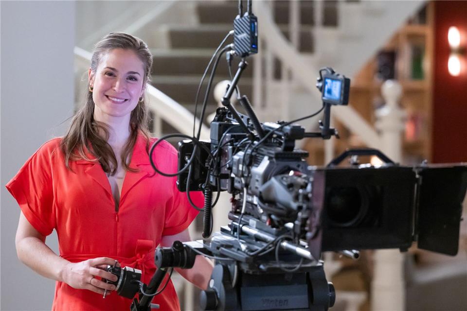 Lea Marlen Woitack ist die neue Hauptdarstellerin der ARD-Serie „Rote Rosen“. Philipp Schulze/dpa