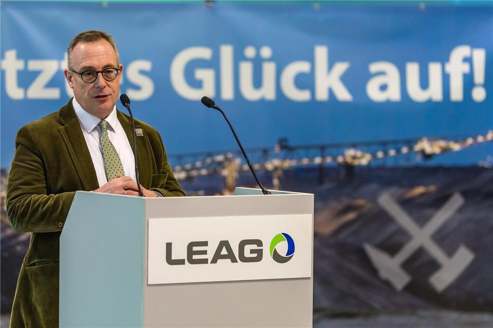 Leag-Vorstandschef Adi Roesch nennt die F60 ein Meisterwerk der Ingenieurkunst. Frank Hammerschmidt/dpa