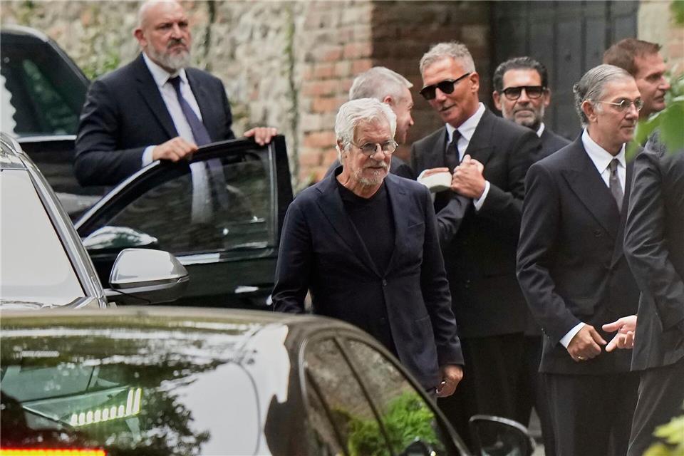 Engste Angehörige nehmen Abschied von Modemacher Armani Lebens- und Geschäftspartner Leo Dell’Orco nimmt Abschied von Armani.Luca Bruno/AP/dpa