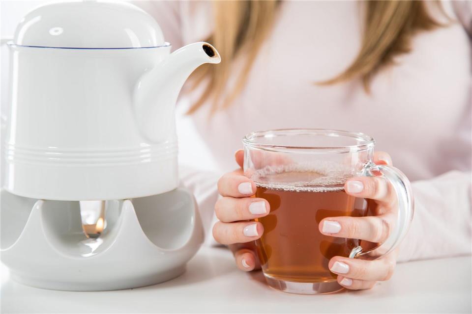 Leber und Niere entgiften schon von Natur aus: Viele Detox-Produkte wirken entwässernd, und können so den Mineralhaushalt stören.picture alliance/dpa/dpa-tmn