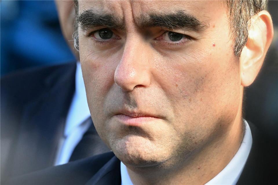 Lecornu kämpft erneut mit Sparzwang und Misstrauensvotum Lecornu droht bereits in der kommenden Woche ein Misstrauensvotum.Martin Lelievre/POOL AFP/AP/dpa