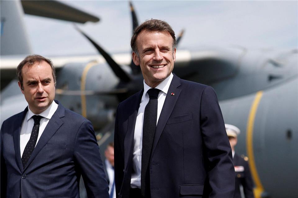 Lecornu gilt als Vertrauter Macrons. (Archivbild)Benoit Tessier/Reuters Pool/AP/dpa