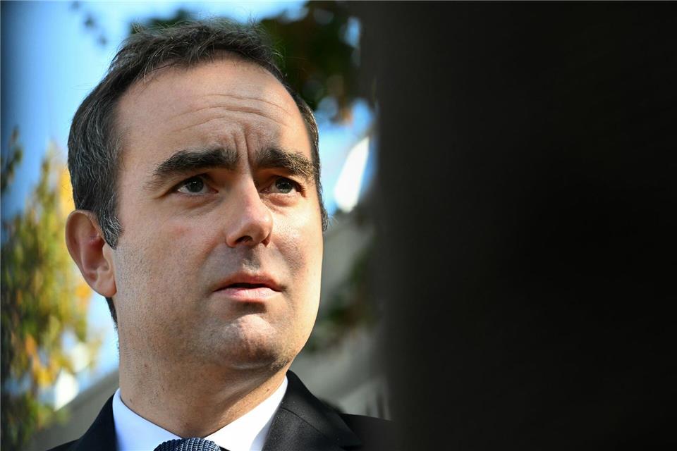 Lecornu will die politische Krise überwinden und am Montag einen Haushalt einbringen.Martin Lelievre/Pool AFP/AP/dpa