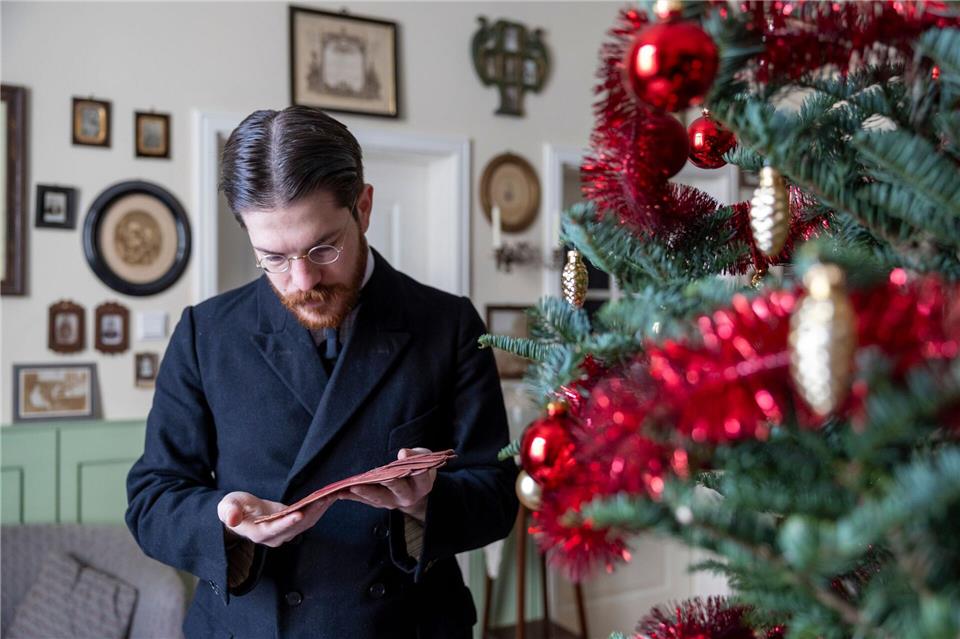 Lederhandschuhe waren um 1900 ein beliebtes Weihnachtsgeschenk - man trug sie damals keineswegs nur im Winter.Thomas Banneyer/dpa