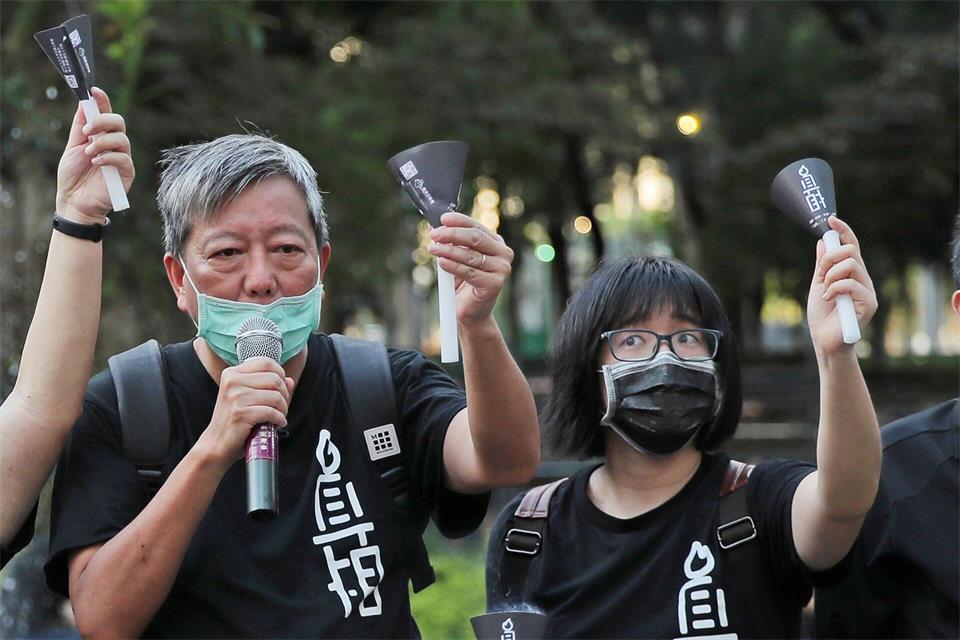 Lee (links) und Chow hatten sich in dem Verfahren nicht schuldig bekannt. (Archivbild) Kin Cheung/AP/dpa