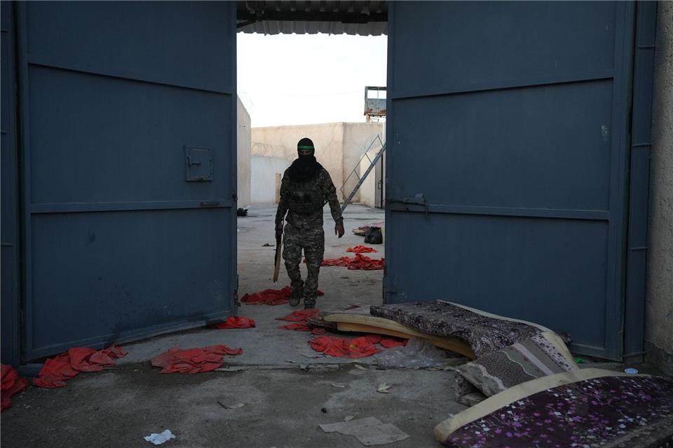 Leere Zellen und zurückgelassene Häftlingskleidung im al-Schaddadi-Gefängnis Anfang der Woche. Moawia Atrash/dpa