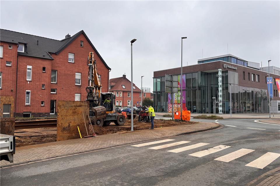 „Leerstelle“ im Stadtbild: Auf den Abriss soll am Kreisverkehr Piepershagen/Butenwall der Neubau eines viergeschossigen Wohnhauses folgen.