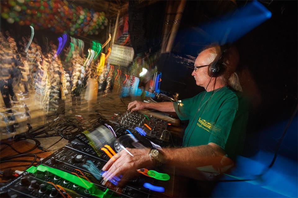Legt auch beim Jubiläum auf: DJ Tom Bullmann.  Friso Gentsch/dpa